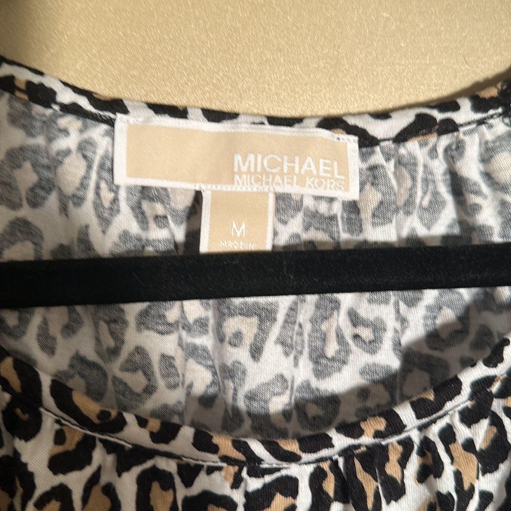 Michael Kors Women’s Animal Print Top w/Bell Sleeves Sz M - Picture 3 of 3
